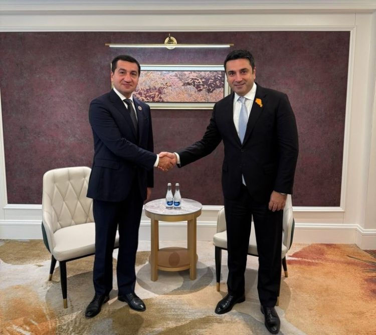 Hikmət Hacıyev Bişkekdə Alen Simonyanla görüşüb - FOTO 