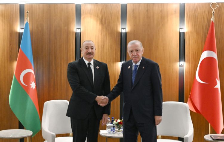 İlham Əliyev Bişkekdə Ərdoğanla görüşüb - FOTO