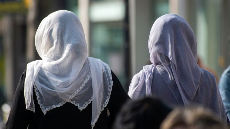 İsveçrədə hicaba qadağa yolu açıldı - Parlamentdə  gərgin səsvermə