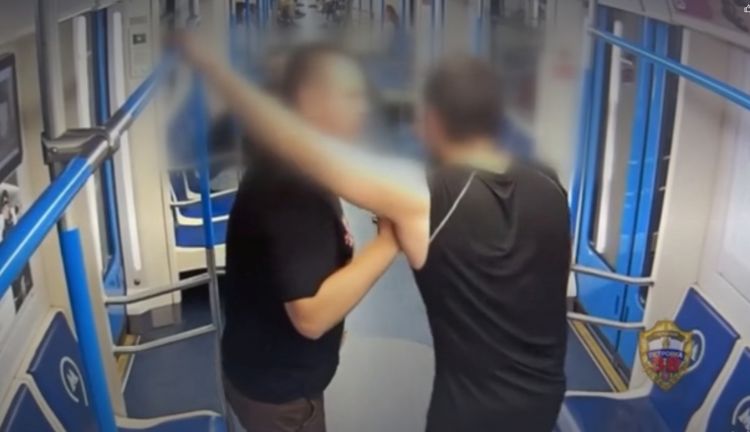 Moskva metrosunda baş verən dava - VİDEO