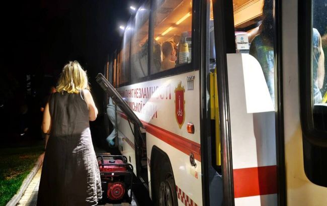 Rusiya ordusu Odessada çoxmərtəbəli binanı vurub - FOTO