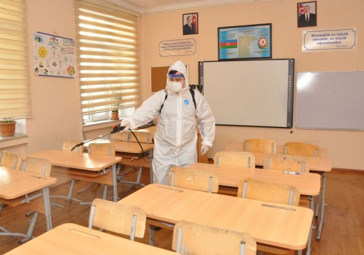 Bakıda məktəblər dezinfeksiya edilir - FOTO 