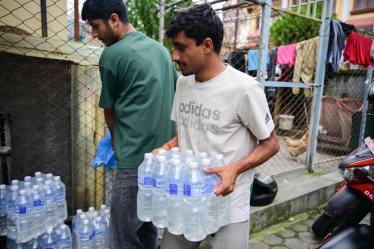 Nepalda minlərlə uşaq içməli su qıtlığı ilə üzləşib