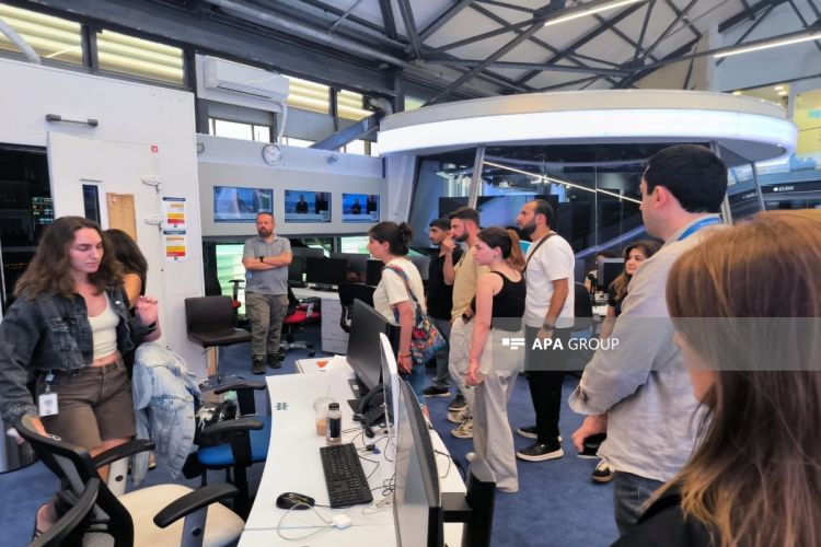 Azərbaycanlı jurnalistlər i24NEWS telekanalının redaksiyasını ziyarət ediblər -
