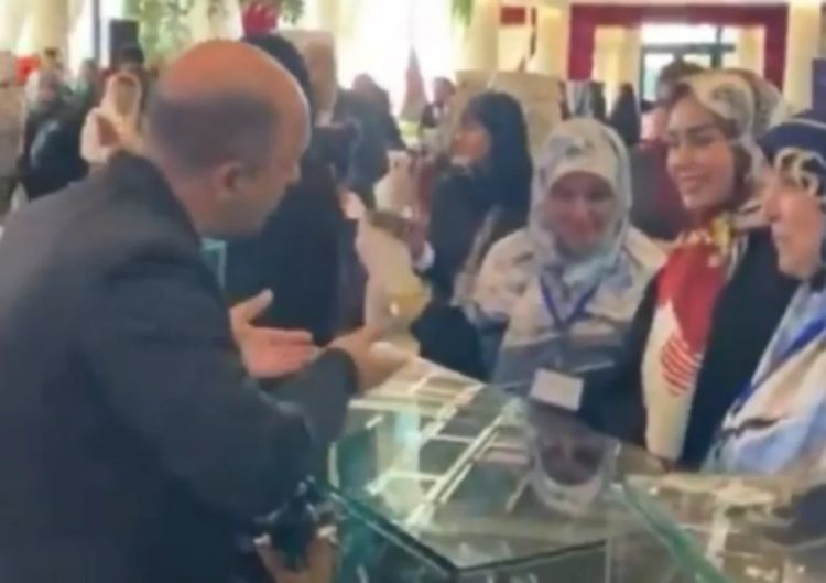 İranda rial çökür, Əraqçının xanımı isə qızıl seçir -  VİDEO