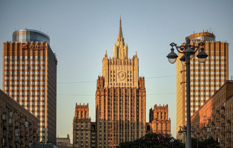 Moskva Almaniyanın baş konsulluğunu  bağlayır