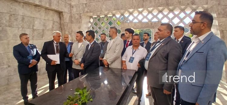 Türkiyə, Gürcüstan və İraqdan gələn din xadimləri Vaqifin məqbərəsini ziyarət ediblər 