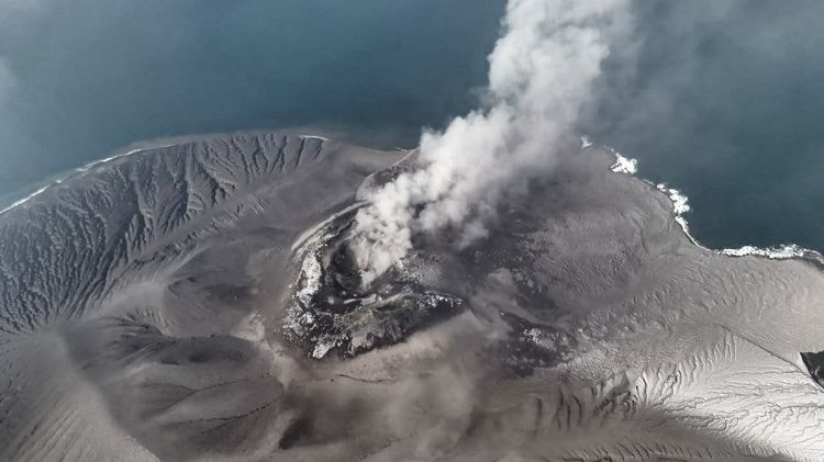 Anak-Krakatau vulkanı yaxınlığında jurnalistləri daşıyan kater itkin düşüb