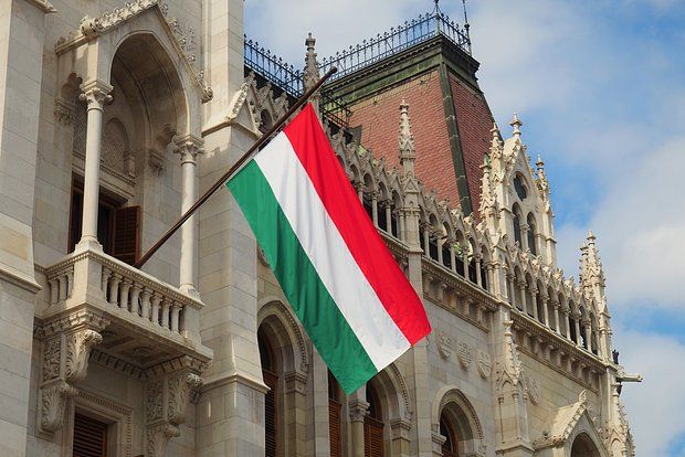 Macarıstandakı Rusiya səfirliyi diplomatların ölkədən çıxarılmasına reaksiya verib