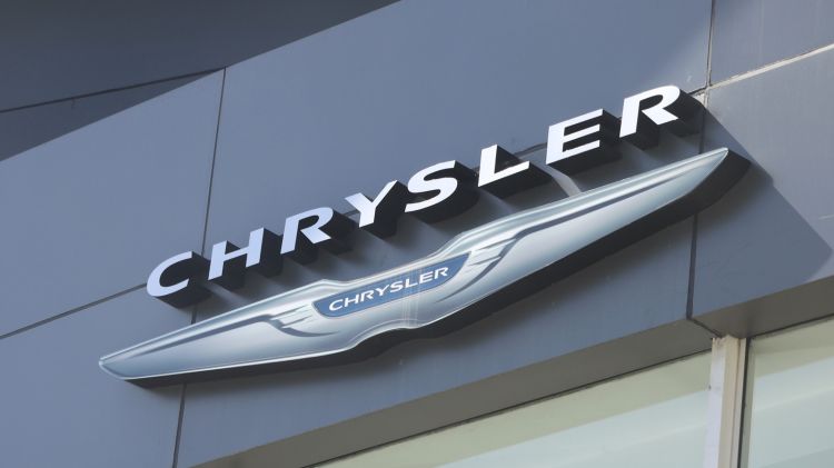 “Chrysler” 200 mindən çox “Jeep” avtomobilini geri çağırır