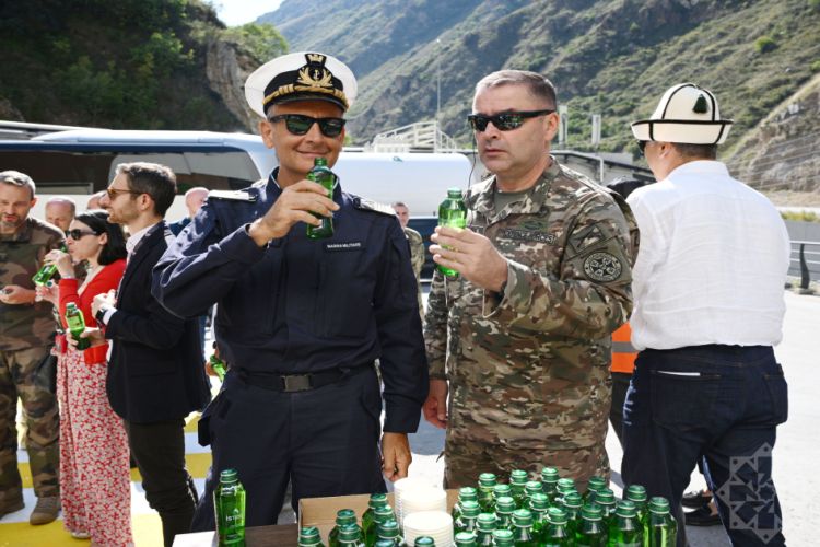Diplomatlar Kəlbəcərdə “İstisu” mineral su zavodunda olublar -  FOTO