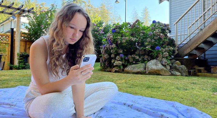 Əgər bütün günü telefon əlinizdən düşmürsə təhlükədəsiniz