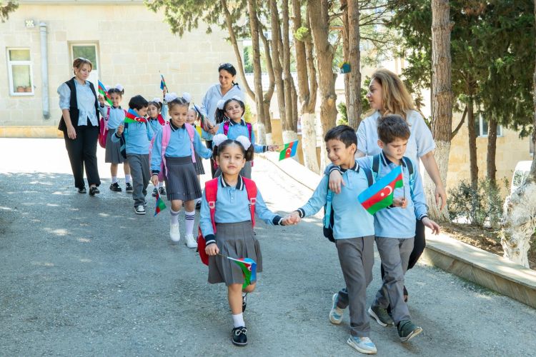 Bu gün uşaq evlərindən 39 uşaq birinci sinfə gedir - FOTO 
