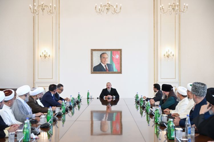 İlham Əliyev Bakıda keçirilən beynəlxalq konfransların iştirakçılarını qəbul edib - FOTO 