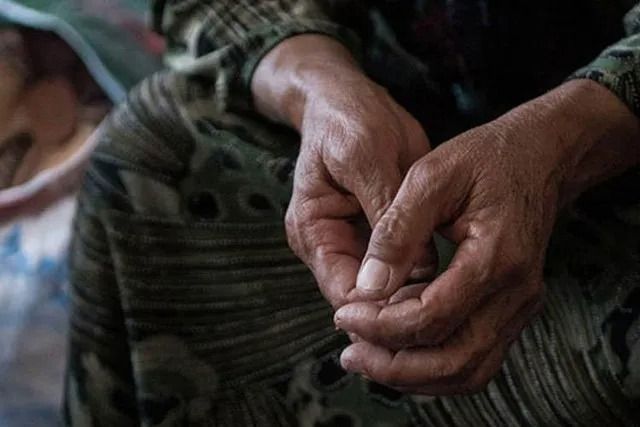 Yexlaxda 91 yaşlı qadın eyvandan yıxılaraq öldü