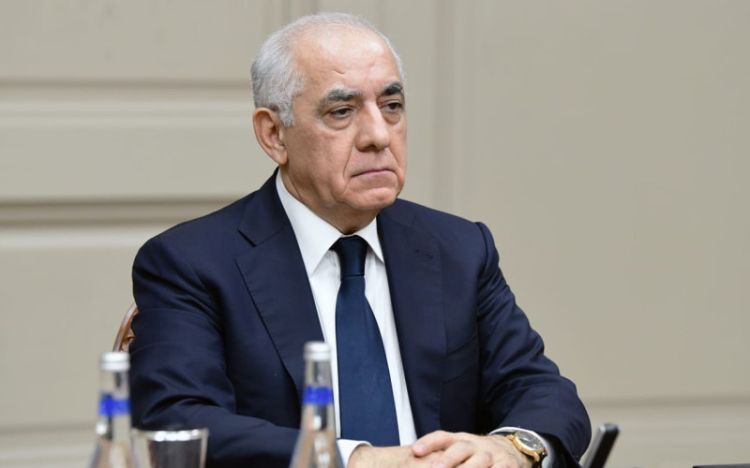 Əli Əsədov Nazirlər Kabinetində iclas keçirdi