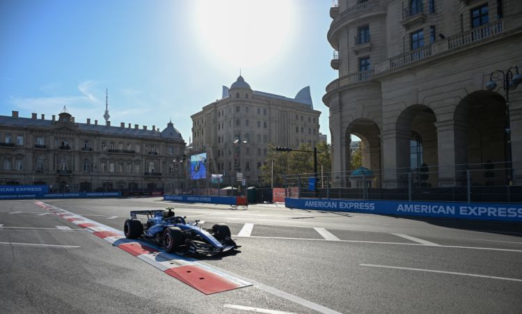 Bakı yollarında "Formula-1" məhdudiyyətlərinin bitəcəyi saat AÇIQLANDI