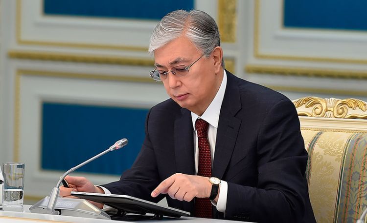 Tokayev hərbçilərin ölümünə görə müdafiə nazirini işdən çıxarıb