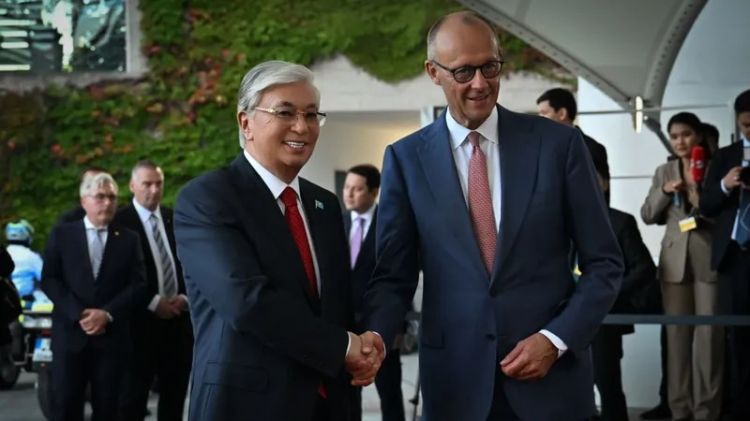 Prezident Qasım-Jomart Tokayev Fridrix Merts ilə danışıqlar aparıb