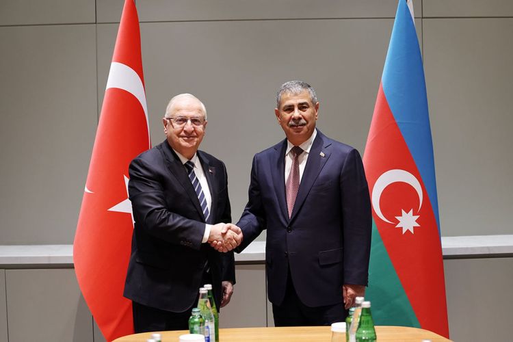 Azərbaycan və Türkiyə müdafiə nazirləri regional təhlükəsizlik məsələlərini müzakirə ediblər - FOTO