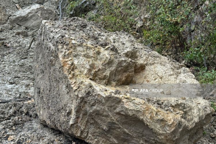 Quba-Xınalıq yolunda sürüşmə: 8 kəndin yolu bağlandı - FOTO 
