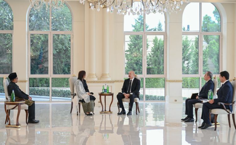 Prezident Malayziyanın Azərbaycanda yeni təyin olunmuş səfirini qəbul edib - FOTO