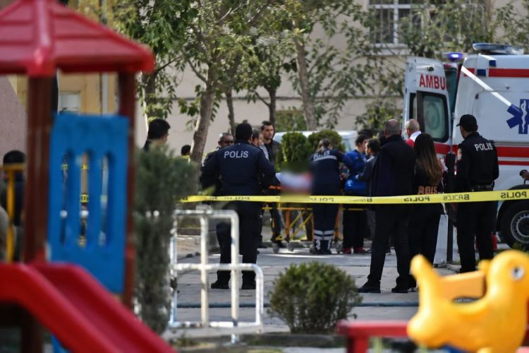 Azərbaycanda uşaqların gözü qarşısında qadını bağçanın həyətində vəhşicəsinə bıçaqladılar - VİDEO