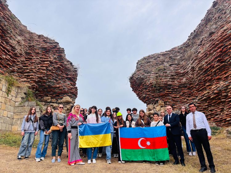 Ukraynalı uşaqların ölkəmizin tarixi və görməli yerlərinə ekskursiyası təşkil edilib - FOTO 