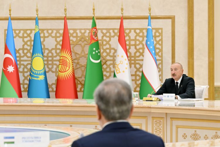 İlham Əliyev Türkmənistanda Mərkəzi Asiya liderlərinin görüşündə çıxış edib - FOTO 