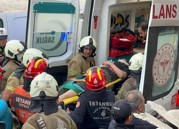 İstanbulda çökən binanın dağıntıları altından 1 nəfərin meyiti çıxarılıb