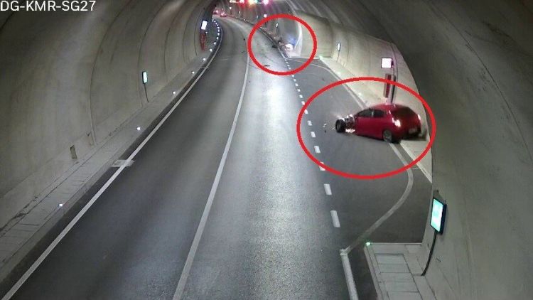 Dəhşətli qəzanın ürəkparçalayan görüntüsü: Ata öldü, oğul havaya "sovruldu", ana dəhşətin şahidi oldu - VİDEO