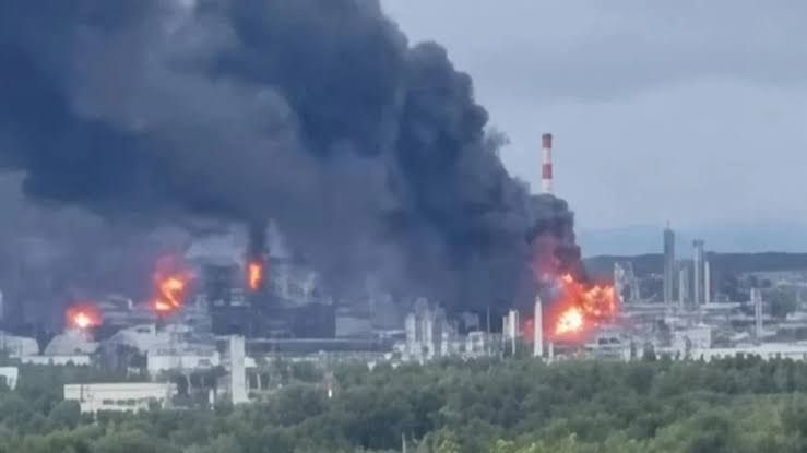 Ukrayna "Lukoyl"un neft emalı zavoduna hücum edib