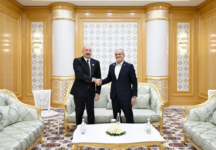 İlham Əliyevin İran Prezidenti ilə görüşü keçirildi - FOTO 