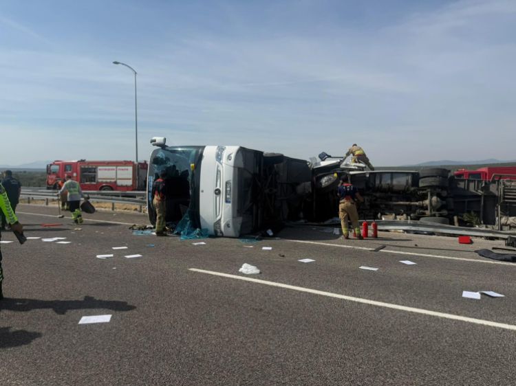 Türkiyədə sərnişin avtobusu ilə TIR toqquşub, 11 nəfər ölüb, 26 nəfər yaralanıb