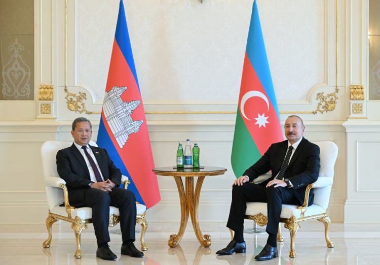 İlham Əliyevin Hun Manet ilə məhdud tərkibdə görüşü olub - FOTO
