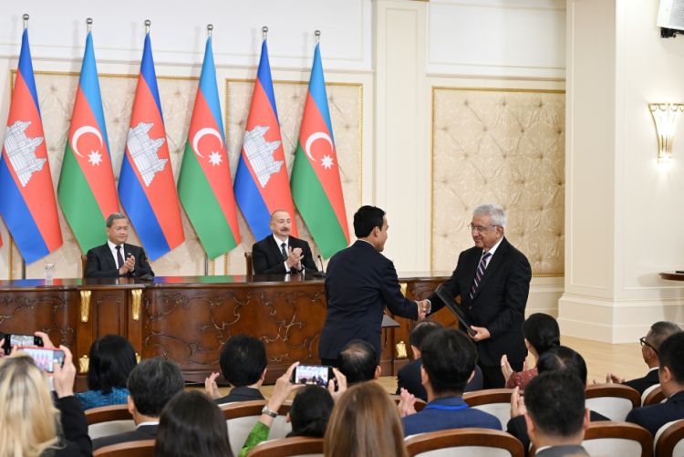 Azərbaycan-Kamboca sənədləri mübadilə olunub - FOTO