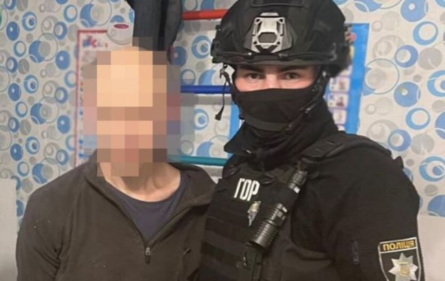 Lvovda hərbçiyə bıçaqla hücum edən şəxs saxlanılarkən polisi də yaraladı