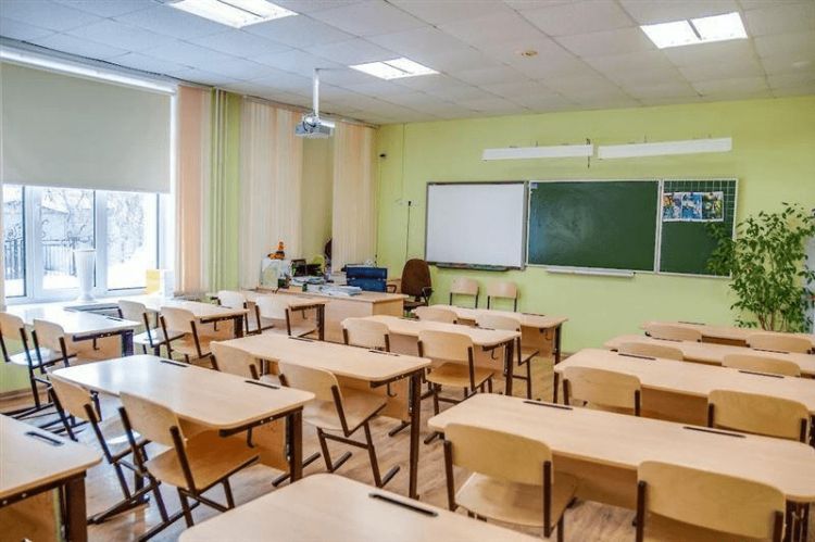 12 yaşlı şagird özünü məktəb binasından atdı - Səbəbi əmisi imiş?