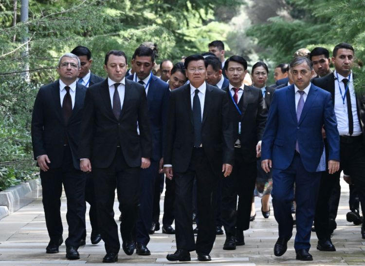 Laos Prezidenti Fəxri xiyabanı ziyarət edib - FOTO 