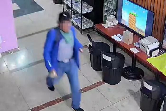 Cənubi Koreyada supermarketə bıçaqlı hücum: 8 nəfər yaralandı - VİDEO