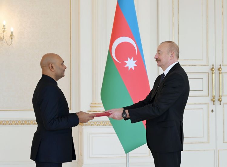 Prezident İlham Əliyev Hindistanın ölkəmizdə yeni təyin olunmuş səfirini qəbul edib