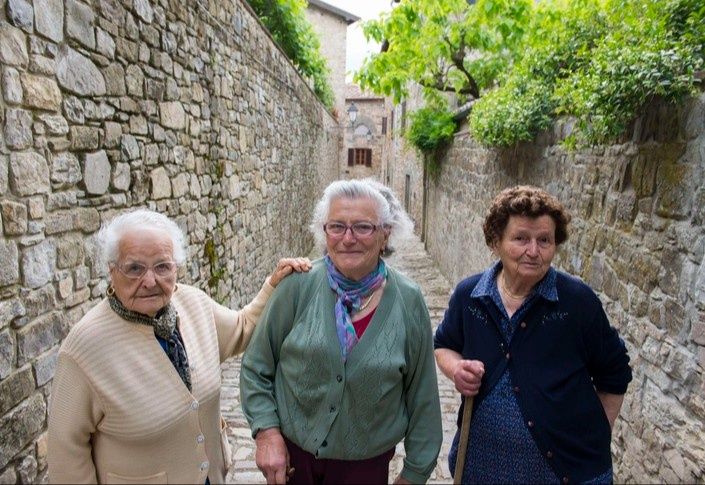 Alimlər uzunömürlülüyün yeni "mavi zona"sını tapdılar: Bu kənddə qadınlar 100 ildən çox yaşayır