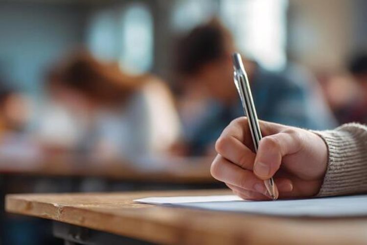 İstanbulda yağışa görə imtahanlar dayandırıldı