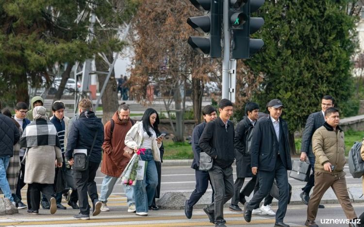 Özbəkistan əhalisi bir ildə təxminən 700.000 nəfər artıb