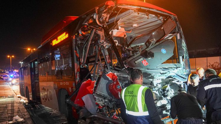Ankarada dəhşətli qəza: Sərnişin avtobusu üst keçidə çırpıldı, 24 yaralı