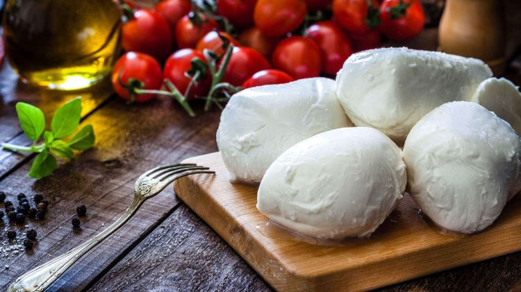 Mozzarella pendirinə görə İtaliya hökuməti təcili iclas çağırdı