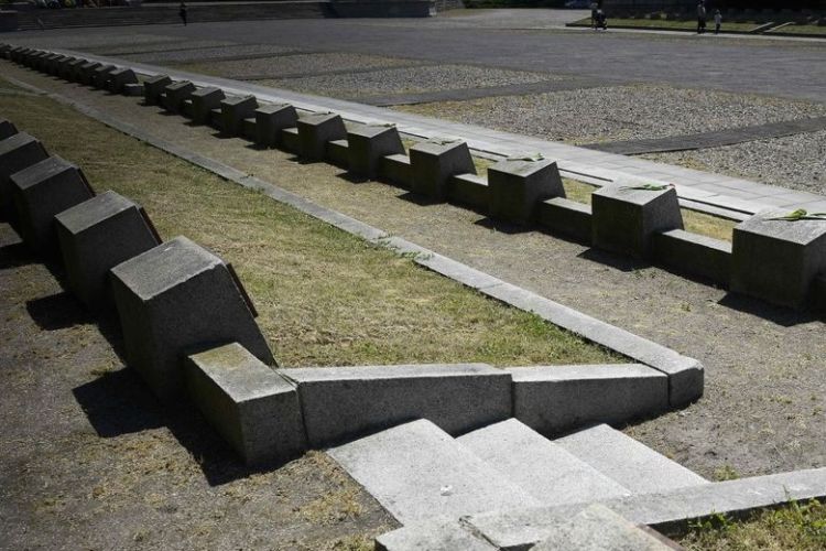 Varşavada sovet əsgərlərinin məzarlığında vandalizm: Moskvadan Polşaya kəskin etiraz