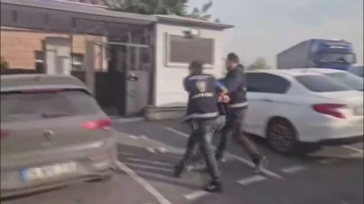 İstanbulda qan donduran vəhşət: Boşanmaqda olan arvadına görə qəssabı öldürdü