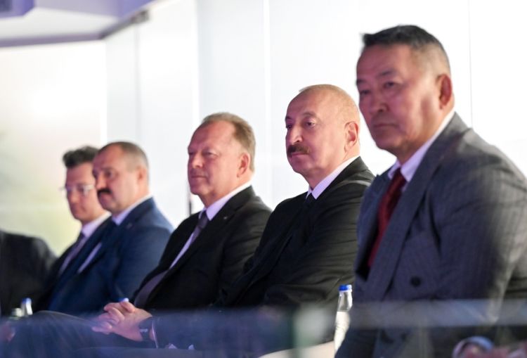 İlham Əliyev FIFA U-15 dünya çempionatının açılışını izləyir