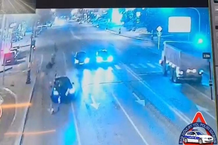 Bakıda skuterin iştirakı ilə baş verən qəzanın görüntüləri - VİDEO
